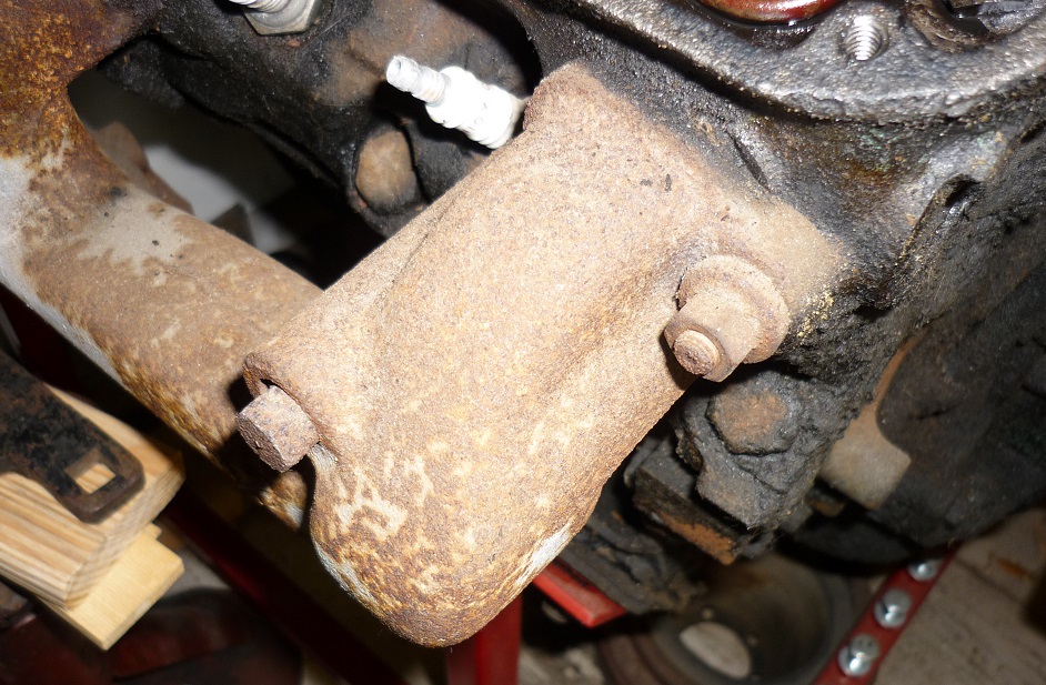 Attached picture 11 Exhaust manifold R front.jpg
